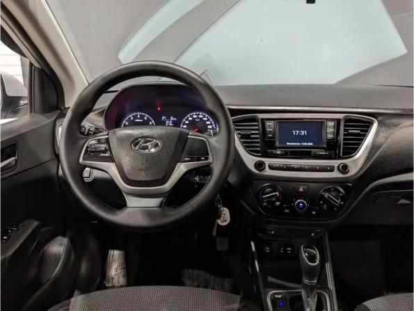 Hyundai Solaris II с пробегом 2018 года, цена 940 000 рублей, 195000 км, седан, Автокод Объявления