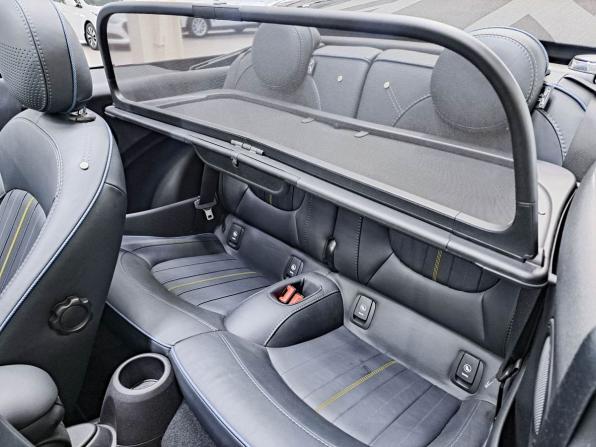 Mini Cabrio III Рестайлинг с пробегом 2021 года, цена 3 640 000 рублей, 23279 км, кабриолет, Автокод Объявления