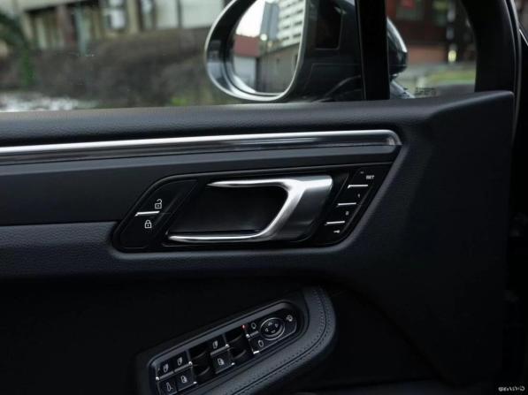 Porsche Macan I Рестайлинг 2 с пробегом 2023 года, цена 9 900 000 рублей, 17521 км, внедорожник, Автокод Объявления