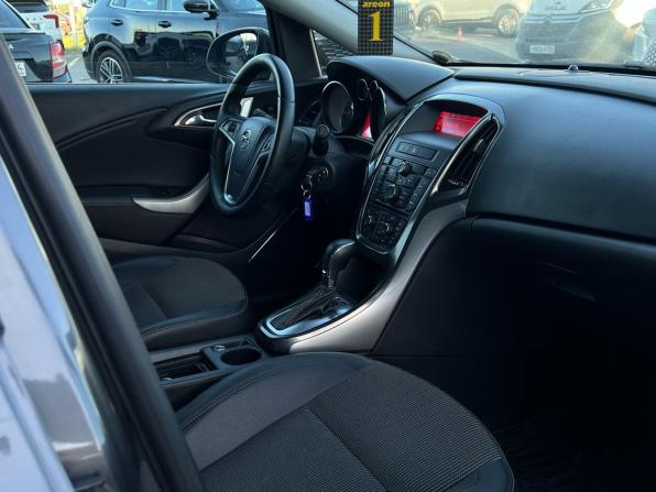 Opel Astra J с пробегом 2011 года, цена 799 000 рублей, 230228 км, хэтчбек, Автокод Объявления