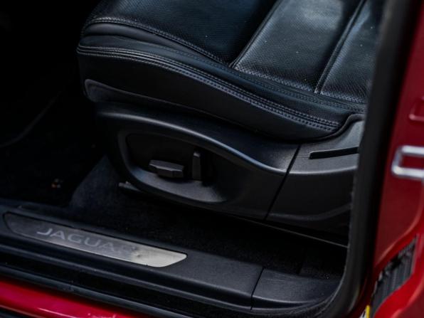 Jaguar E-Pace I с пробегом 2018 года, цена 2 220 000 рублей, 215253 км, внедорожник, Автокод Объявления