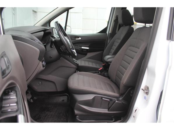 Ford Tourneo Connect II Рестайлинг с пробегом 2018 года, цена 1 700 000 рублей, 137276 км, компактвэн, Автокод Объявления