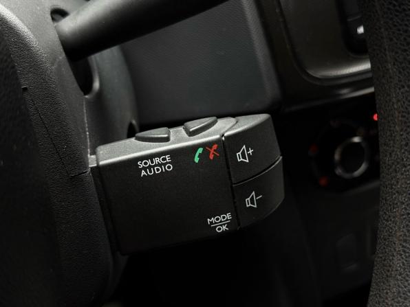 Renault Logan II Рестайлинг с пробегом 2019 года, цена 1 299 000 рублей, 99342 км, седан, Автокод Объявления