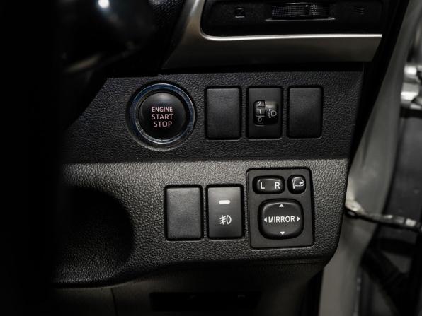 Toyota Ractis II с пробегом 2011 года, цена 975 000 рублей, 120000 км, хэтчбек, Автокод Объявления