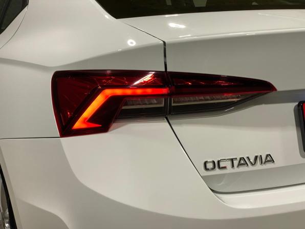 Skoda Octavia IV (A8) с пробегом 2021 года, цена 2 449 000 рублей, 77480 км, лифтбек, Автокод Объявления