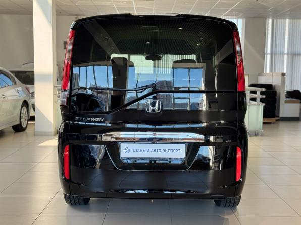 Honda Stepwgn V Рестайлинг с пробегом 2018 года, цена 1 789 000 рублей, 177270 км, минивэн, Автокод Объявления