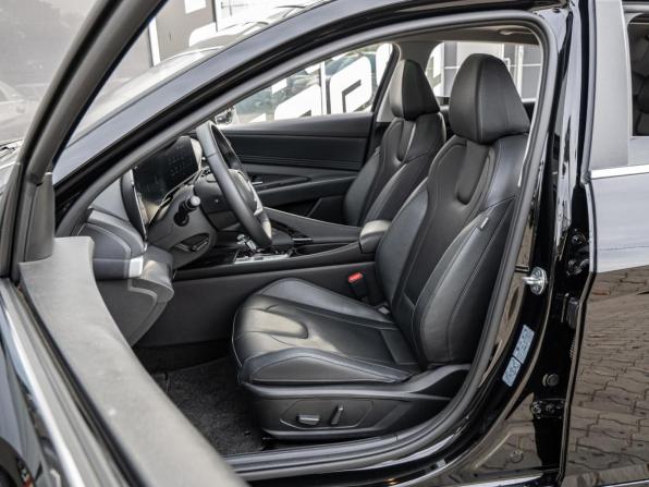 Hyundai Elantra VII (CN7) Рестайлинг с пробегом 2024 года, цена 2 190 000 рублей, 29038 км, седан, Автокод Объявления
