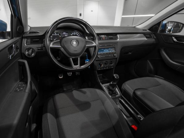 Skoda Rapid I с пробегом 2015 года, цена 895 000 рублей, 155022 км, лифтбек, Автокод Объявления