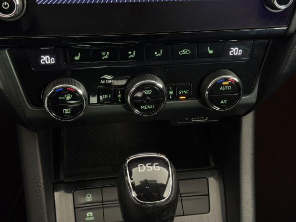 Skoda Octavia III (A7) Рестайлинг с пробегом 2019 года, цена 1 420 000 рублей, 261200 км, лифтбек, Автокод Объявления