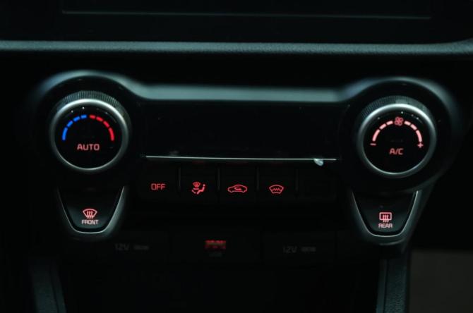 Kia Rio IV Рестайлинг с пробегом 2021 года, цена 1 599 000 рублей, 84000 км, седан, Автокод Объявления