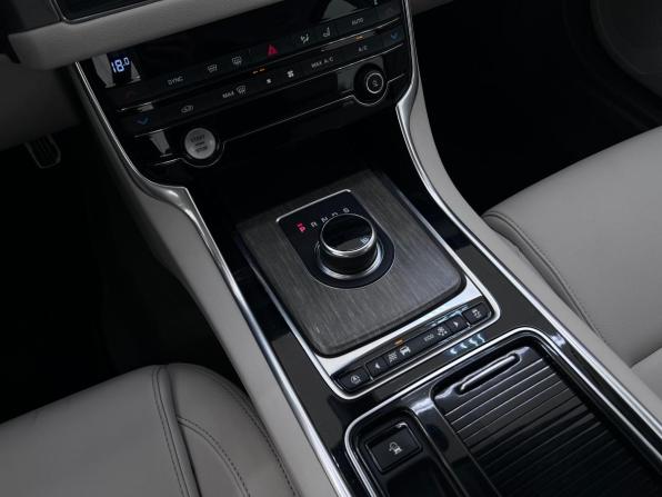 Jaguar XF II с пробегом 2017 года, цена 2 230 000 рублей, 95194 км, седан, Автокод Объявления