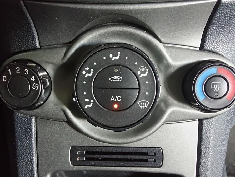 Ford Fiesta Mk6 Москва  - изображение 15
