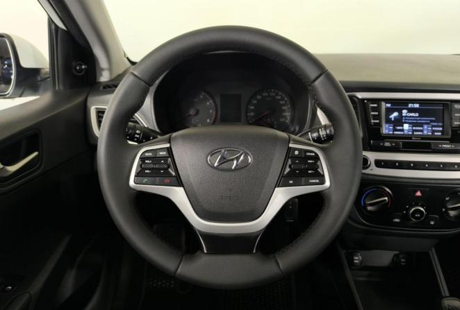 Hyundai Solaris II с пробегом 2018 года, цена 1 089 000 рублей, 77190 км, седан, Автокод Объявления