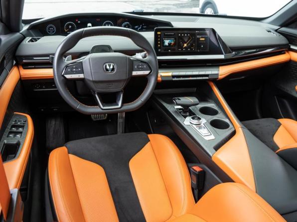Changan UNI-V I с пробегом 2023 года, цена 2 355 000 рублей, 35531 км, лифтбек, Автокод Объявления