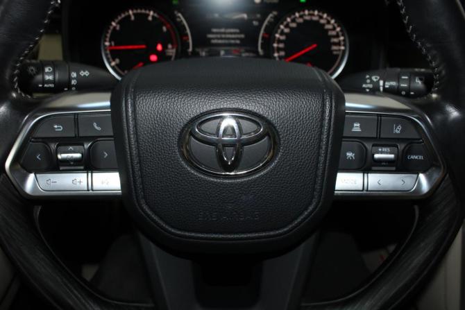 Toyota Land Cruiser 300 Series с пробегом 2021 года, цена 10 700 000 рублей, 62972 км, внедорожник, Автокод Объявления