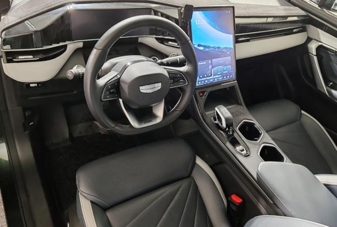 Geely Atlas II с пробегом 2024 года, цена 3 190 000 рублей, 23905 км, внедорожник, Автокод Объявления
