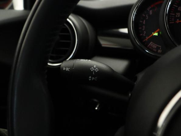 Mini Hatch III (F55/F56) Рестайлинг с пробегом 2020 года, цена 2 250 000 рублей, 53000 км, хэтчбек, Автокод Объявления
