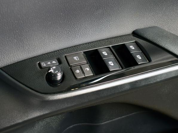Toyota Prius IV (XW50) с пробегом 2018 года, цена 1 795 995 рублей, 177926 км, лифтбек, Автокод Объявления