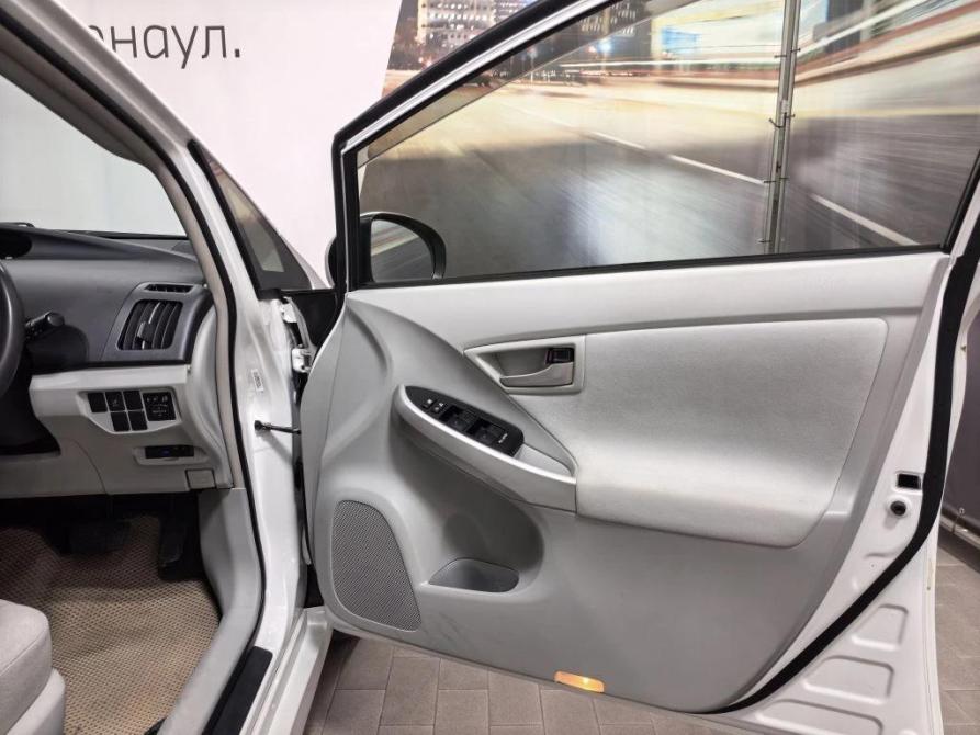 Toyota Prius III Рестайлинг (XW30) Барнаул  - изображение 36