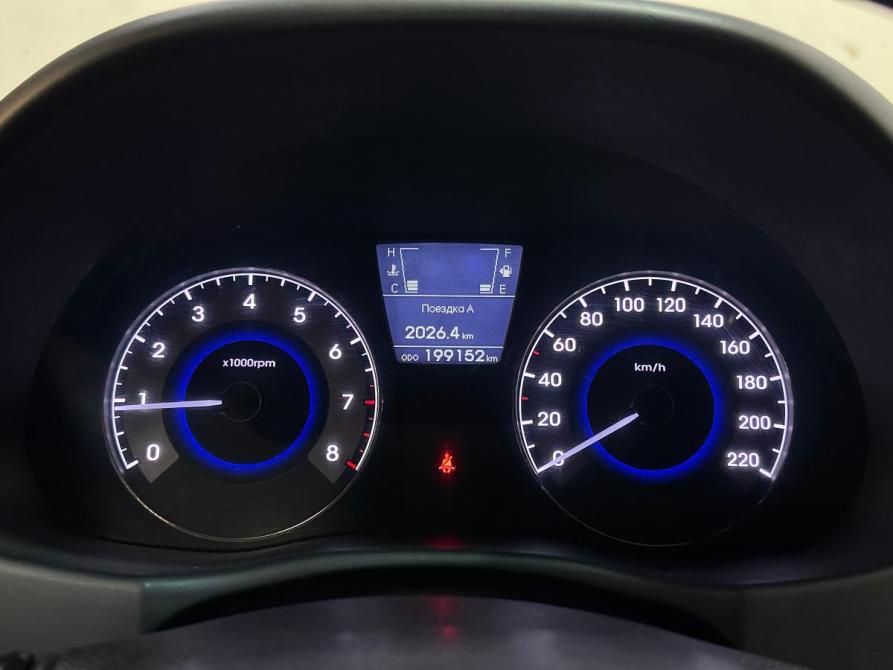 Hyundai Solaris I Санкт-Петербург  - изображение 12