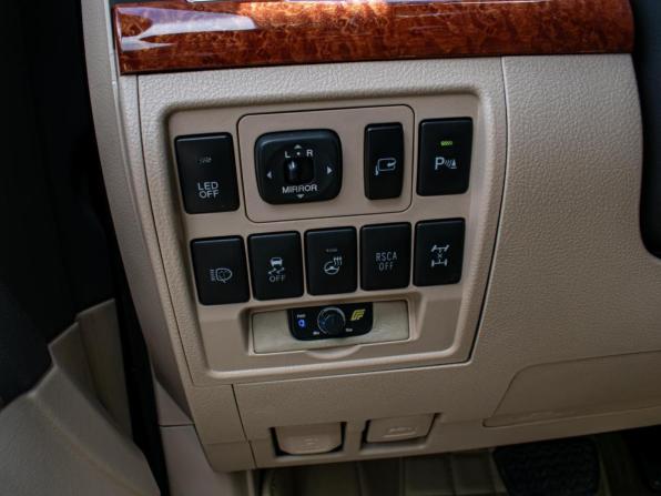 Toyota Land Cruiser 200 Series Рестайлинг 1 с пробегом 2015 года, цена 5 645 000 рублей, 121218 км, внедорожник, Автокод Объявления