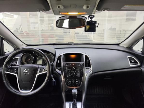 Opel Astra J Рестайлинг с пробегом 2012 года, цена 849 000 рублей, 175000 км, седан, Автокод Объявления