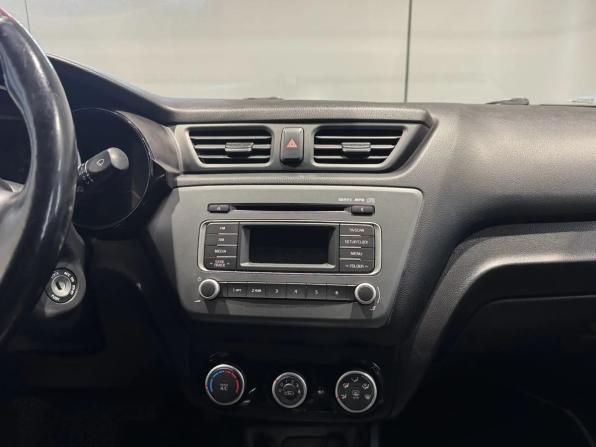 Kia Rio III Рестайлинг с пробегом 2015 года, цена 995 000 рублей, 137001 км, седан, Автокод Объявления