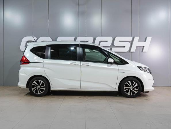 Honda Freed II с пробегом 2017 года, цена 1 899 000 рублей, 87648 км, компактвэн, Автокод Объявления