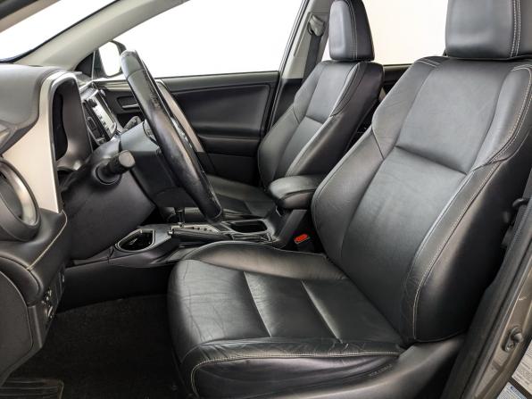 Toyota RAV4 IV (XA40) Рестайлинг с пробегом 2017 года, цена 2 250 000 рублей, 217415 км, внедорожник, Автокод Объявления