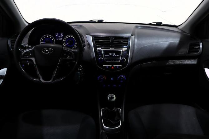 Hyundai Solaris I Рестайлинг с пробегом 2015 года, цена 798 000 рублей, 198000 км, хэтчбек, Автокод Объявления