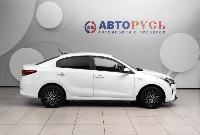 Kia Rio IV Рестайлинг с пробегом 2021 года, цена 1 455 000 рублей, 102644 км, седан, Автокод Объявления