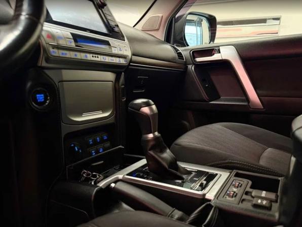 Toyota Land Cruiser Prado 150 Series Рестайлинг 2 с пробегом 2019 года, цена 5 449 000 рублей, 83000 км, внедорожник, Автокод Объявления
