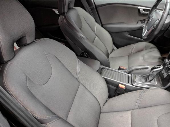 Volvo V40 Cross Country I Рестайлинг с пробегом 2019 года, цена 2 095 000 рублей, 64100 км, хэтчбек, Автокод Объявления
