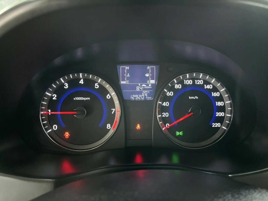 Hyundai Solaris I Рестайлинг Набережные Челны  - изображение 10