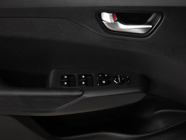 Hyundai Solaris II Рестайлинг с пробегом 2021 года, цена 1 655 000 рублей, 61960 км, седан, Автокод Объявления