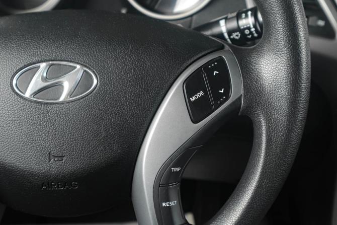 Hyundai Elantra V (MD) Рестайлинг с пробегом 2015 года, цена 1 379 000 рублей, 197000 км, седан, Автокод Объявления