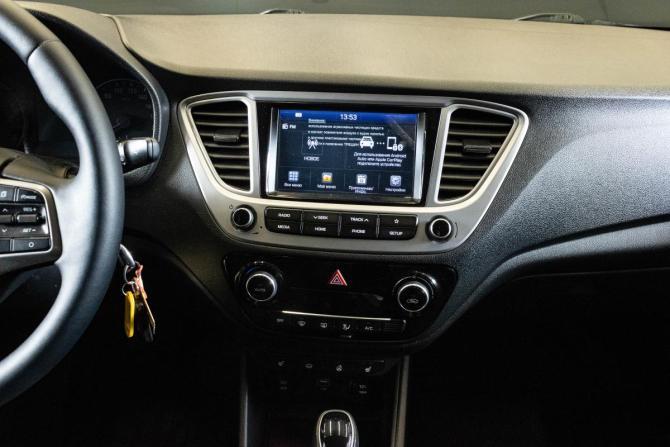 Hyundai Solaris II с пробегом 2019 года, цена 1 379 000 рублей, 106600 км, седан, Автокод Объявления