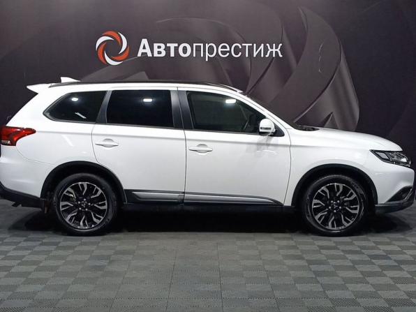 Mitsubishi Outlander III Рестайлинг 3 с пробегом 2020 года, цена 1 990 000 рублей, 55000 км, внедорожник, Автокод Объявления