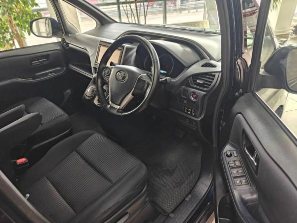 Toyota Voxy III (R80) с пробегом 2015 года, цена 1 800 000 рублей, 264580 км, минивэн, Автокод Объявления