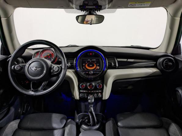 Mini Hatch III (F55/F56) Рестайлинг с пробегом 2018 года, цена 1 695 000 рублей, 100450 км, хэтчбек, Автокод Объявления