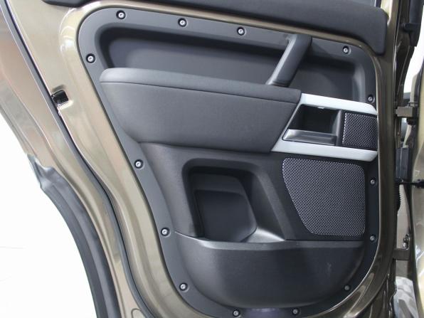Land Rover Defender II с пробегом 2021 года, цена 4 698 999 рублей, 62500 км, внедорожник, Автокод Объявления