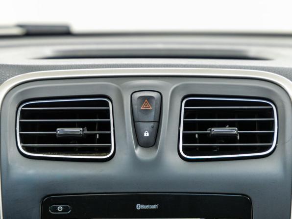 Renault Logan II с пробегом 2018 года, цена 898 000 рублей, 105743 км, седан, Автокод Объявления