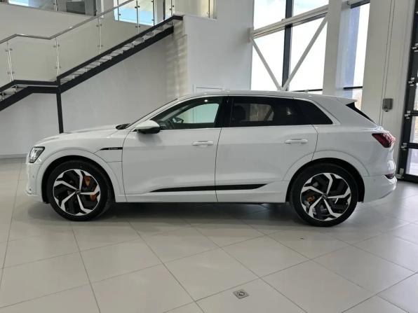 Audi e-tron I с пробегом 2021 года, цена 4 700 000 рублей, 44000 км, внедорожник, Автокод Объявления