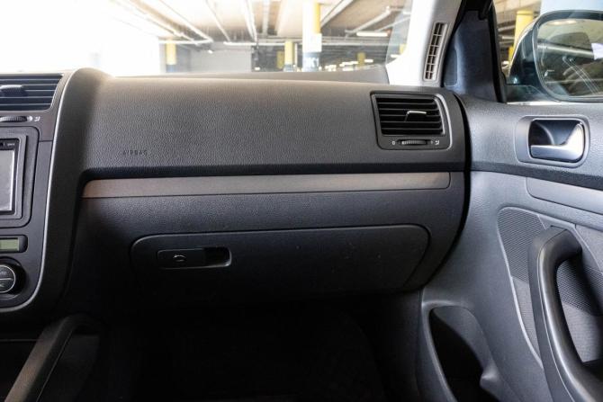 Volkswagen Jetta V с пробегом 2009 года, цена 650 000 рублей, 239023 км, седан, Автокод Объявления