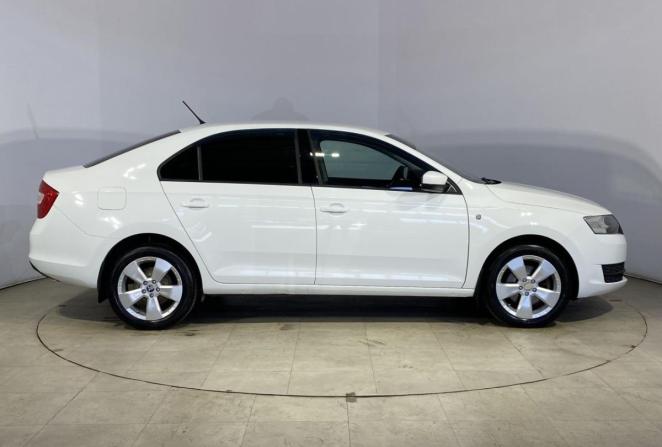 Skoda Rapid I с пробегом 2015 года, цена 1 050 000 рублей, 94036 км, лифтбек, Автокод Объявления