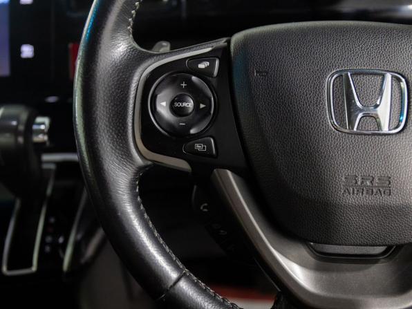 Honda Stepwgn V с пробегом 2015 года, цена 1 700 000 рублей, 144725 км, минивэн, Автокод Объявления