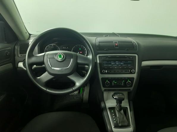 Skoda Octavia II (A5) Рестайлинг с пробегом 2012 года, цена 950 000 рублей, 156000 км, лифтбек, Автокод Объявления