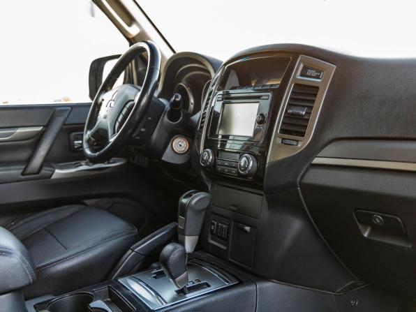 Mitsubishi Pajero IV Рестайлинг 2 с пробегом 2015 года, цена 2 698 000 рублей, 147138 км, внедорожник, Автокод Объявления