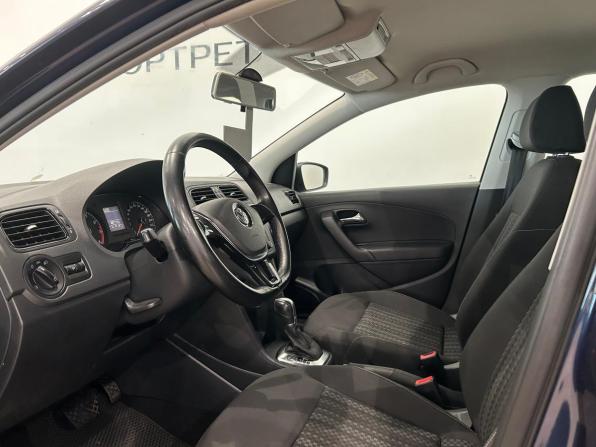 Volkswagen Polo V Рестайлинг с пробегом 2016 года, цена 919 000 рублей, 180711 км, седан, Автокод Объявления