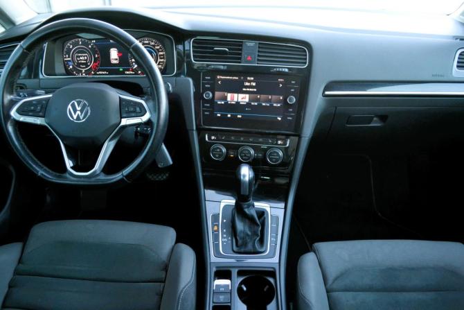 Volkswagen Golf VII Рестайлинг с пробегом 2020 года, цена 1 890 000 рублей, 126000 км, универсал, Автокод Объявления